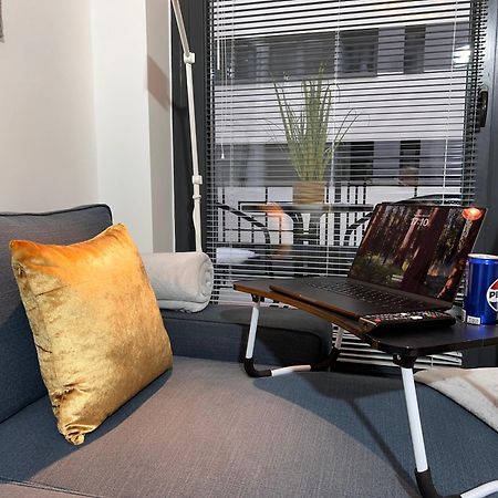 Luxe Central Studio With Pool, Parking & Ac Budapest Exterior foto