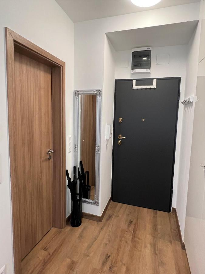 Luxe Central Studio With Pool, Parking & Ac Budapest Exterior foto