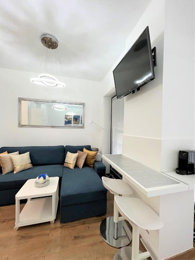 Luxe Central Studio With Pool, Parking & Ac Budapest Exterior foto