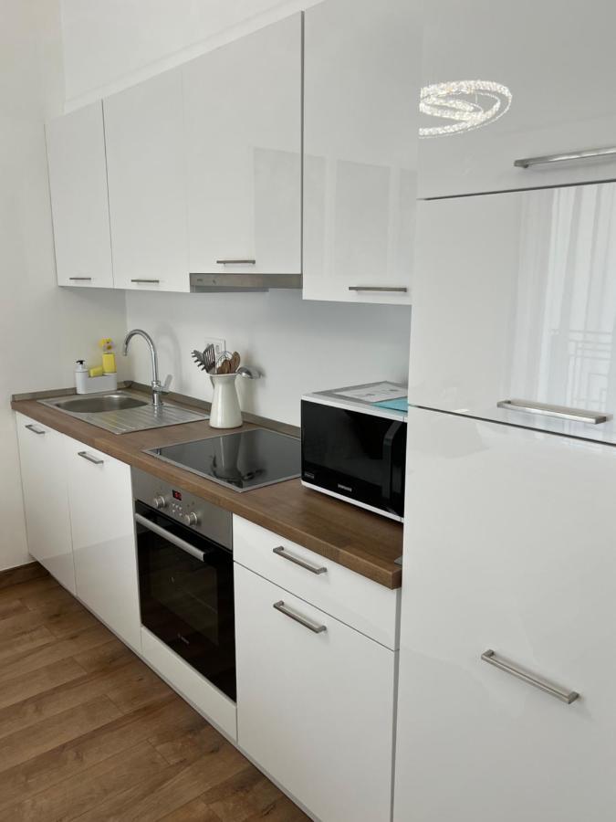 Luxe Central Studio With Pool, Parking & Ac Budapest Exterior foto