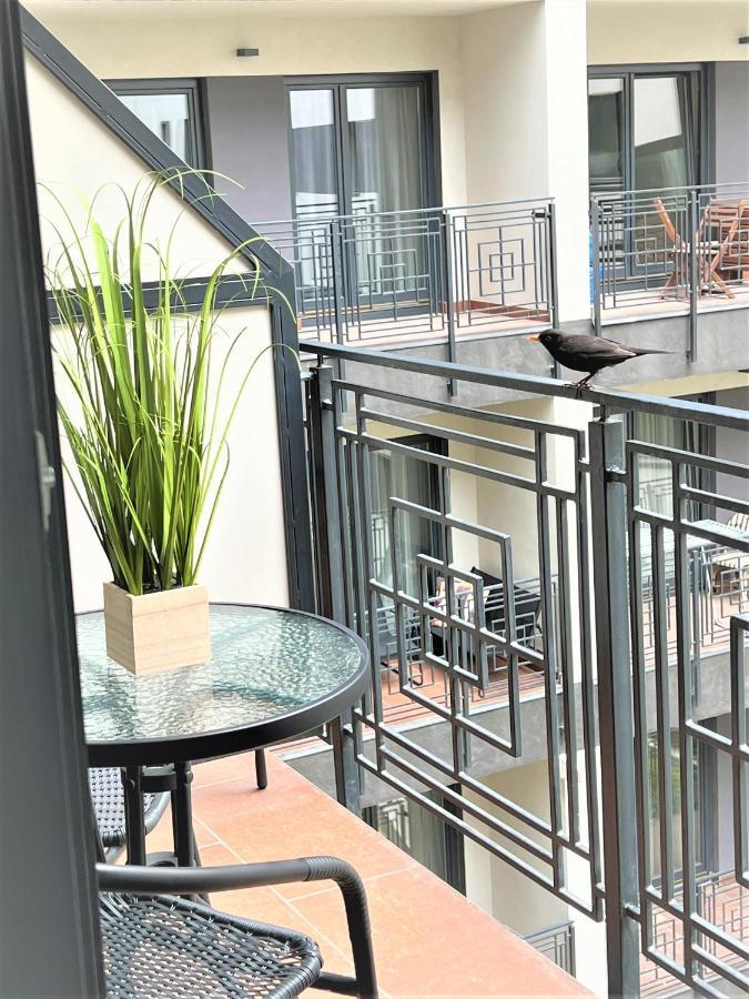 Luxe Central Studio With Pool, Parking & Ac Budapest Exterior foto