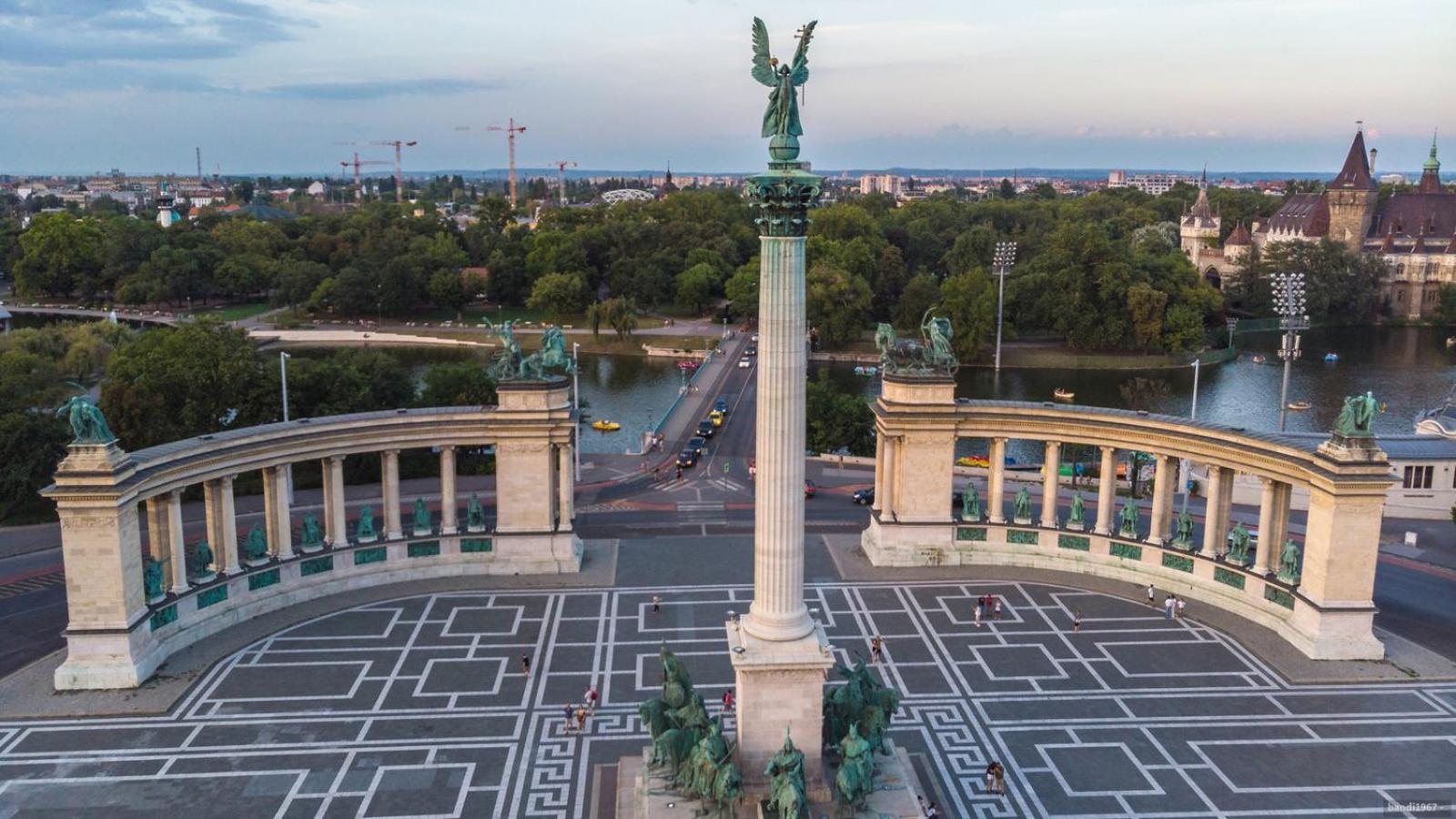 Luxe Central Studio With Pool, Parking & Ac Budapest Exterior foto