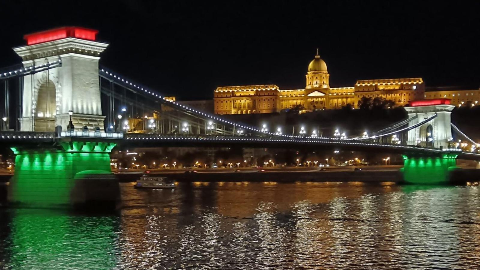 Luxe Central Studio With Pool, Parking & Ac Budapest Exterior foto