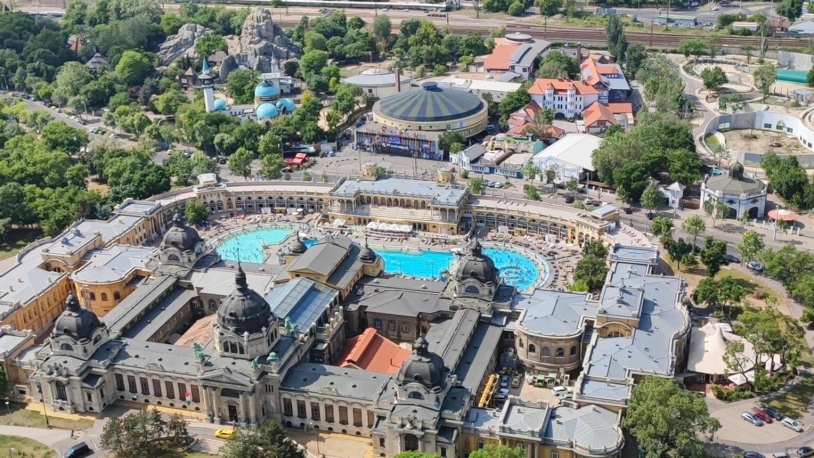 Luxe Central Studio With Pool, Parking & Ac Budapest Exterior foto