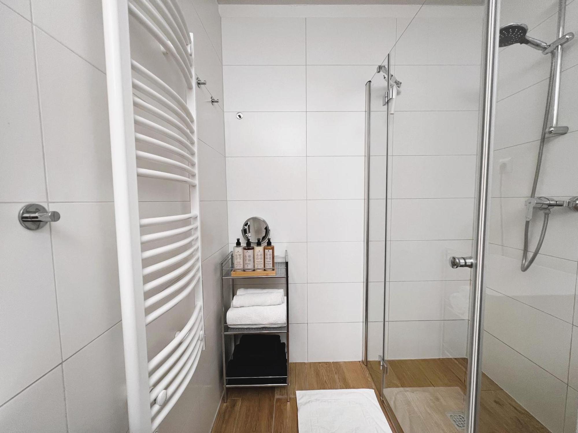 Luxe Central Studio With Pool, Parking & Ac Budapest Exterior foto