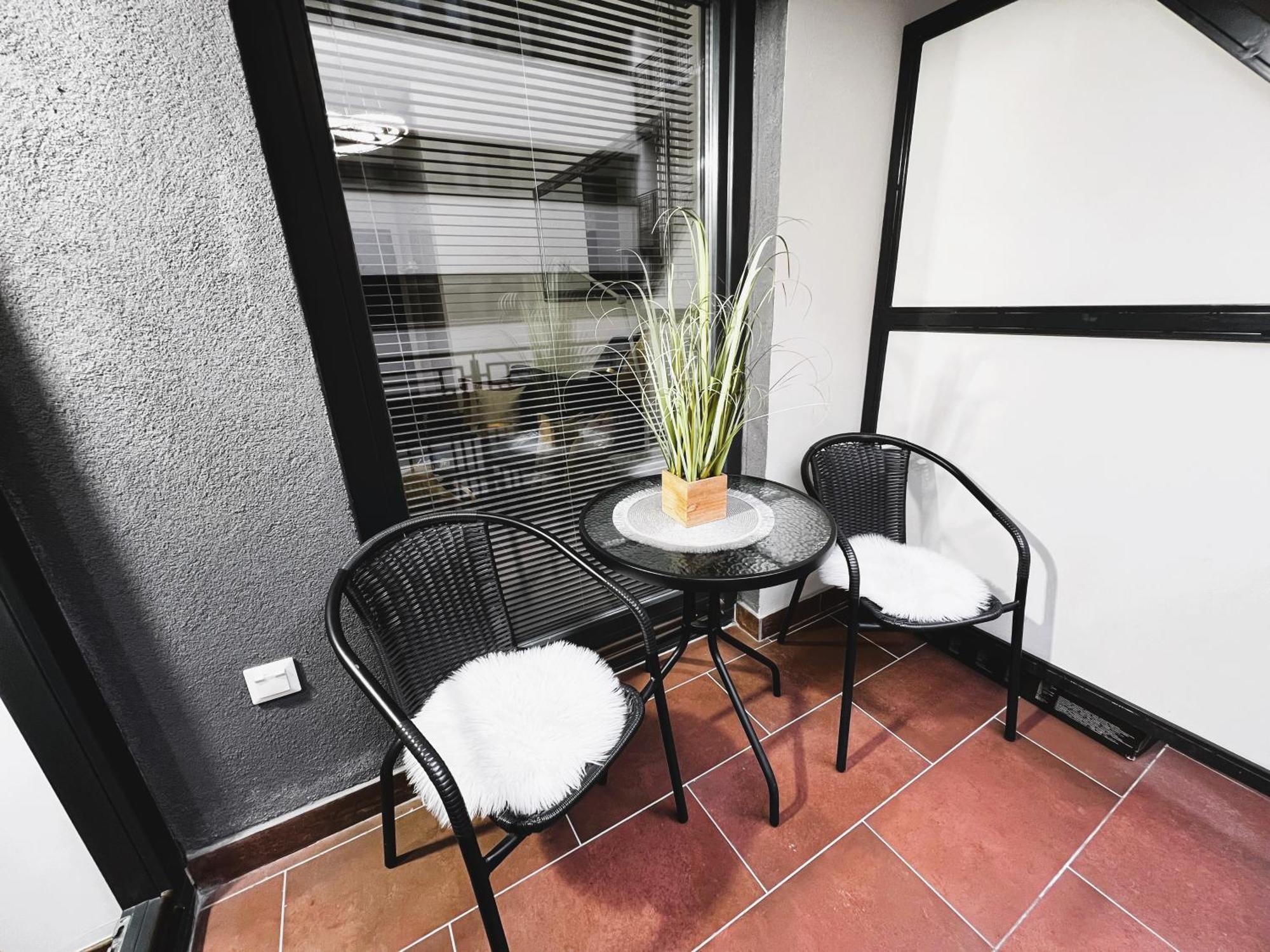Luxe Central Studio With Pool, Parking & Ac Budapest Exterior foto