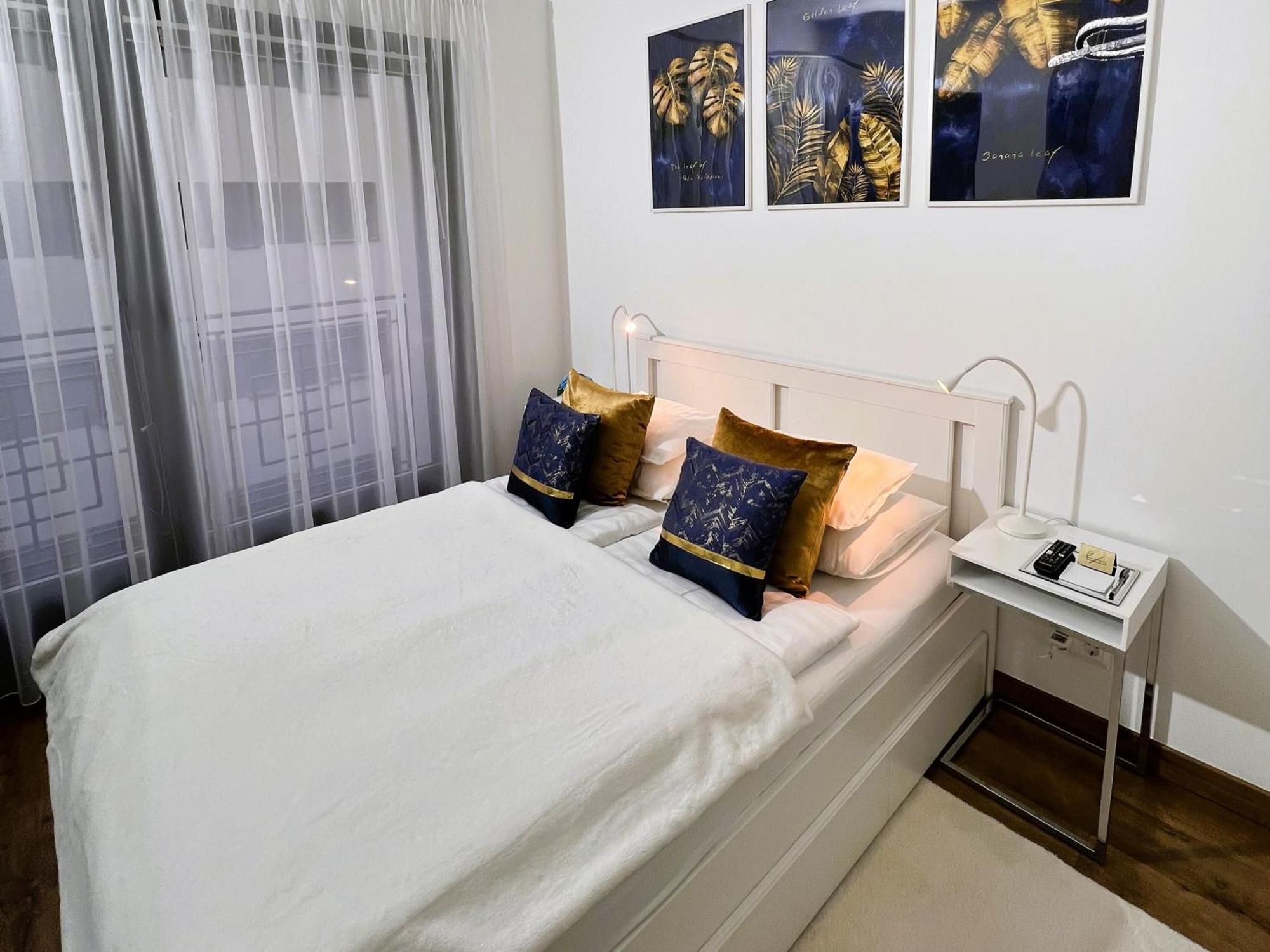 Luxe Central Studio With Pool, Parking & Ac Budapest Exterior foto