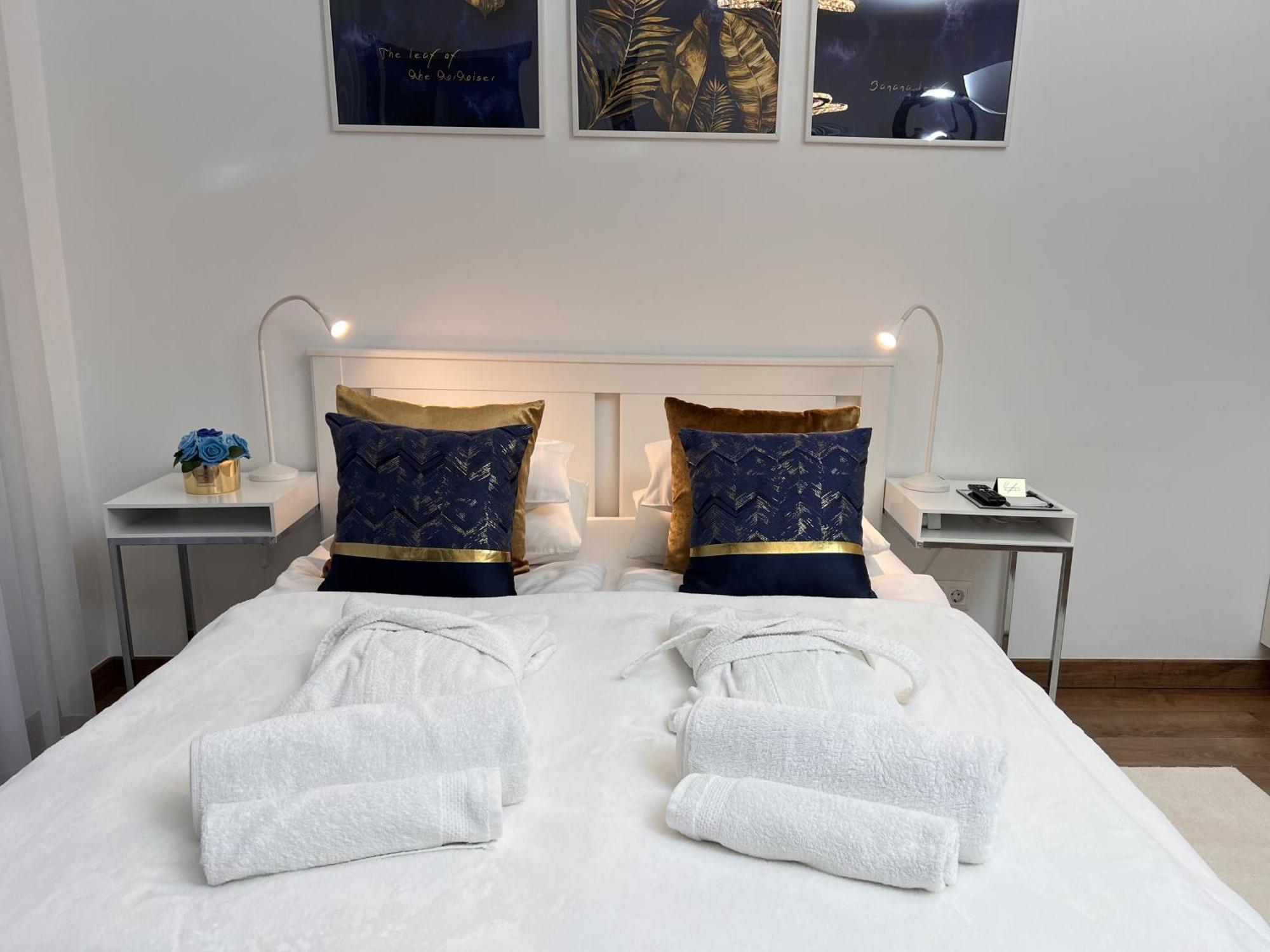 Luxe Central Studio With Pool, Parking & Ac Budapest Exterior foto