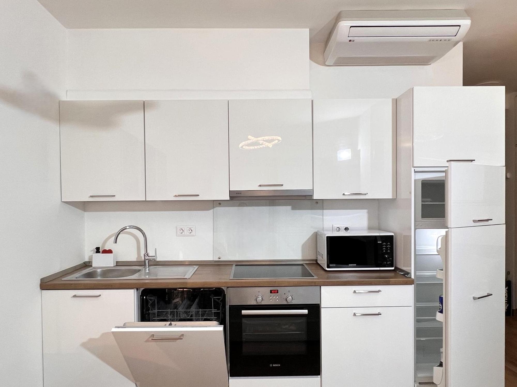 Luxe Central Studio With Pool, Parking & Ac Budapest Exterior foto