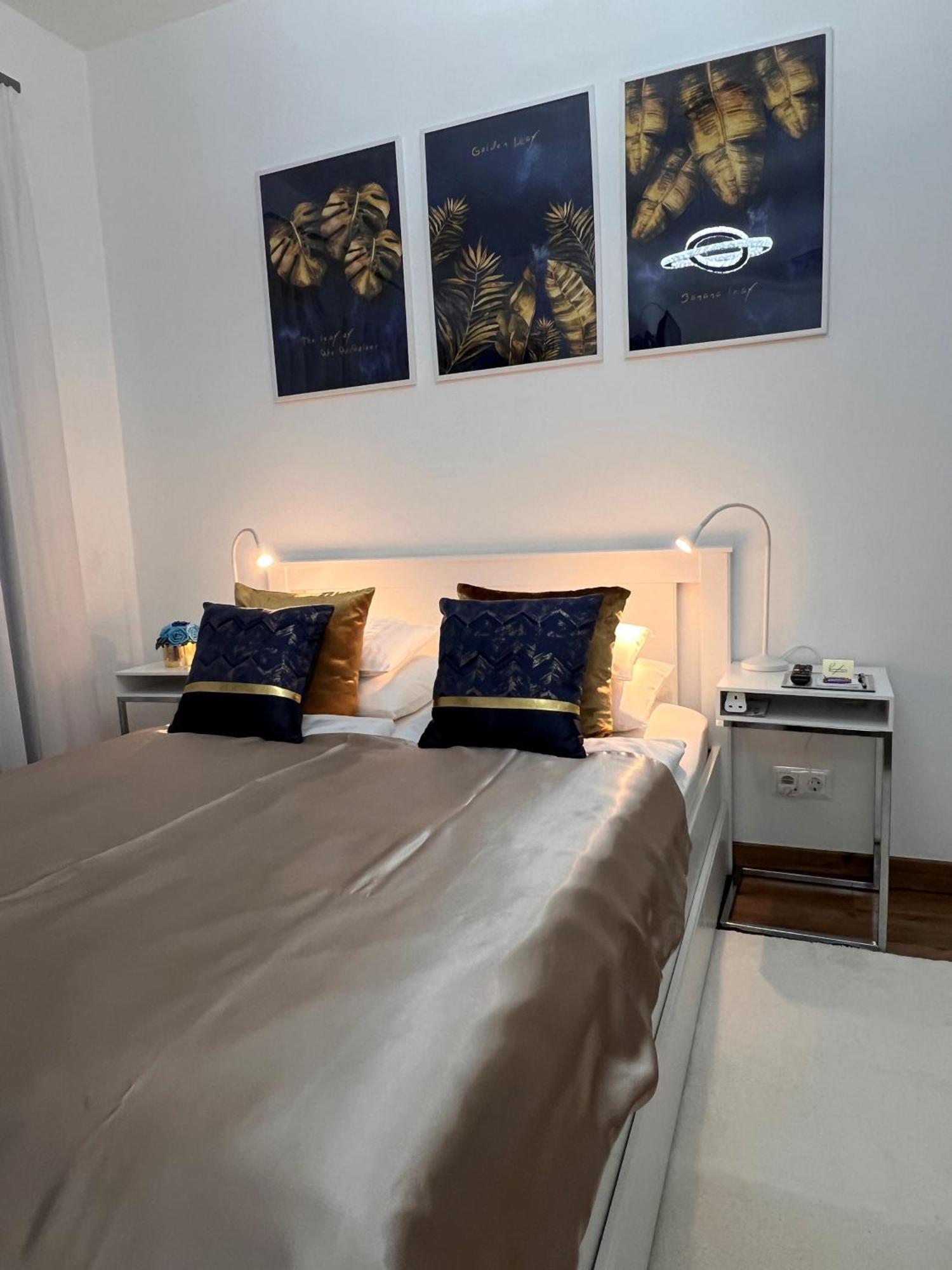Luxe Central Studio With Pool, Parking & Ac Budapest Exterior foto